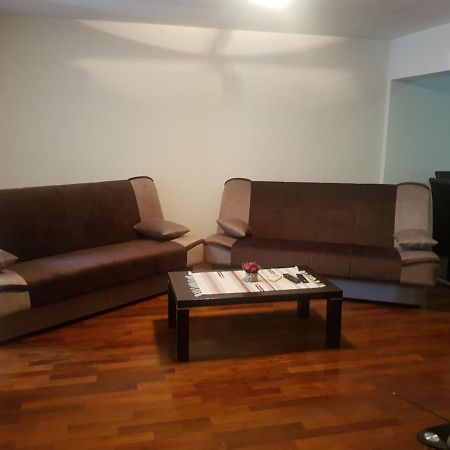 Bujic Apartment Petrovac Bagian luar foto