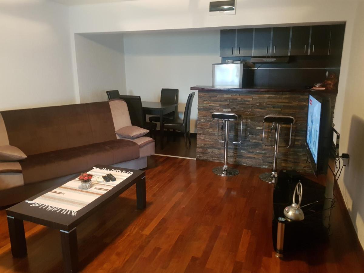 Bujic Apartment Petrovac Bagian luar foto